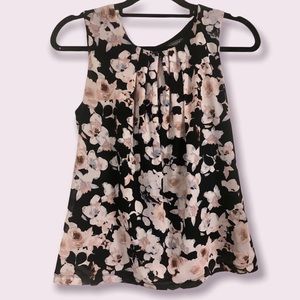 🌟SALE 2/$10.00‼️ SUZY SHIER Women’s Black and Floral Camisole size M